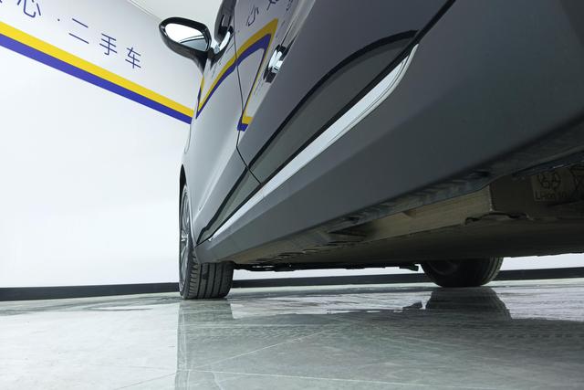 Red flag E-QM5 id 3785666 из Китая 14