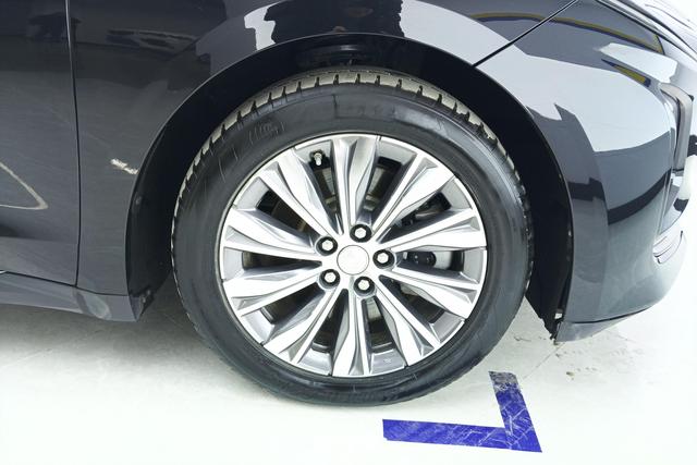 Red flag E-QM5 id 3785666 из Китая 15