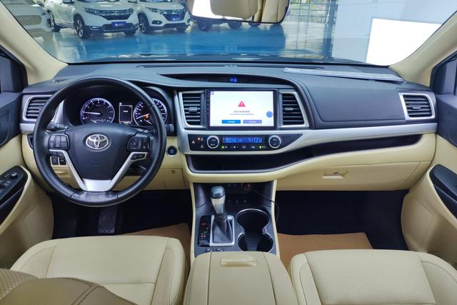 Toyota Highlander 2018 — фото 11
