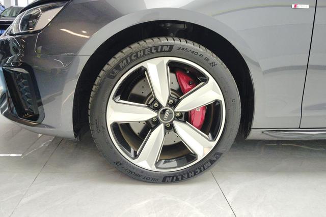 Audi A4L 2023 Темно-серый из Китая, фото 2