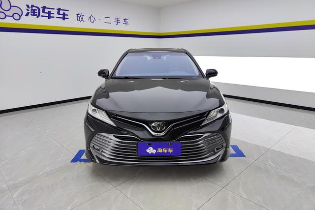 Toyota Camry 2018 — фото 2
