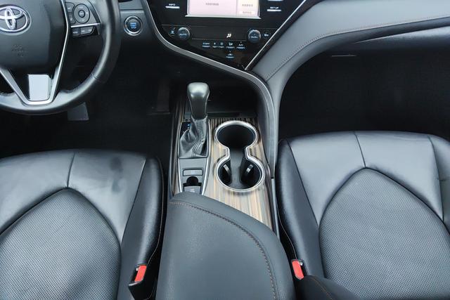 Toyota Camry 2018 — фото 10