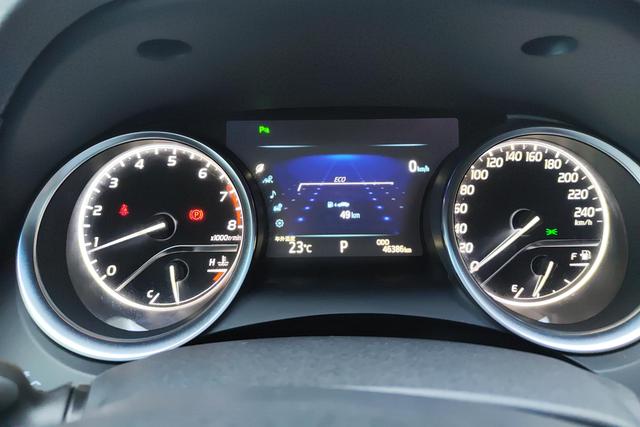 Toyota Camry 2018 — фото 14