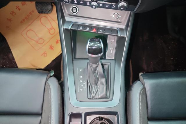 Audi Q3 Sportback 2021 Темно-серый из Китая, фото 2