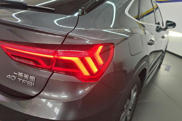 Audi Q3 Sportback 2021 Темно-серый из Китая, фото 5