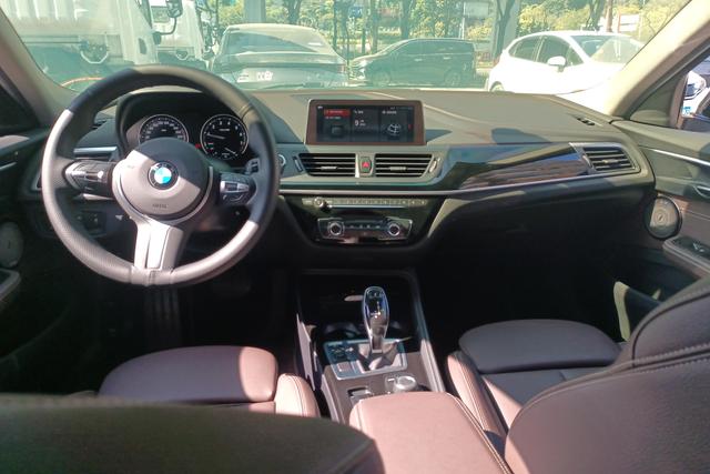 BMW 1-Series 2020 120i M — фото 14