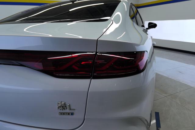 BYD Qin L DM 2025 Белый из Китая, фото 3