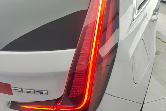 Cadillac XT4 2022 28 T 2 WD — фото 5
