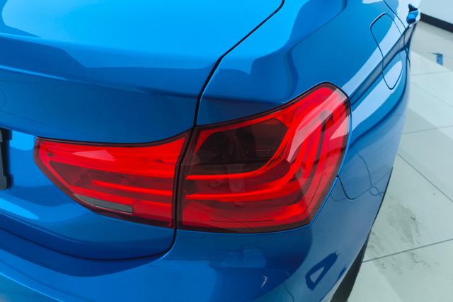 BMW 1 Series 2018 — фото 12