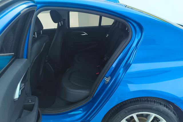 BMW 1 Series 2018 — фото 16