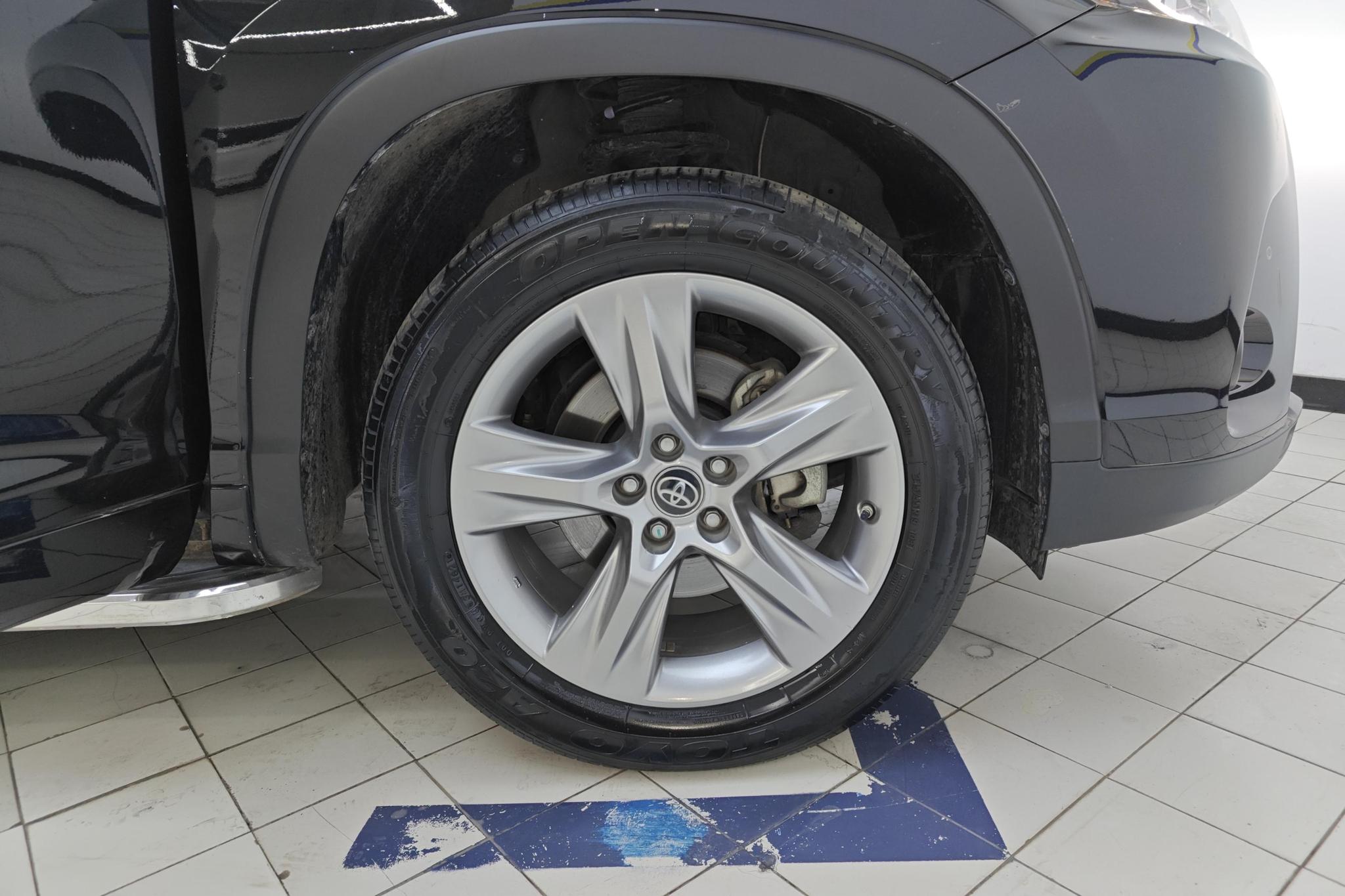 Toyota Highlander 2021 2.0T Luxury 7 мест