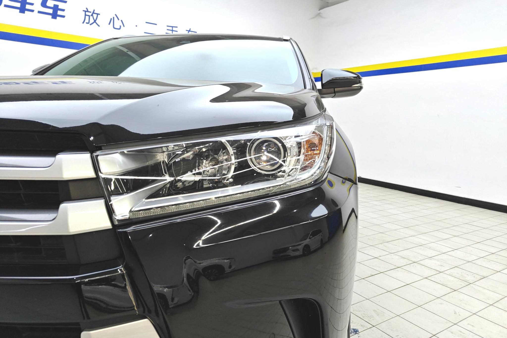 Toyota Highlander 2021 2.0T Luxury 7 мест