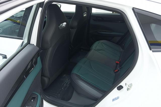 Chang'an UNI-V Smart iDD 2025 Белый из Китая, фото 2