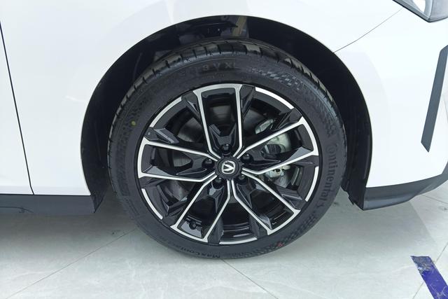 Chang'an UNI-V Smart iDD id 3785827 из Китая 9