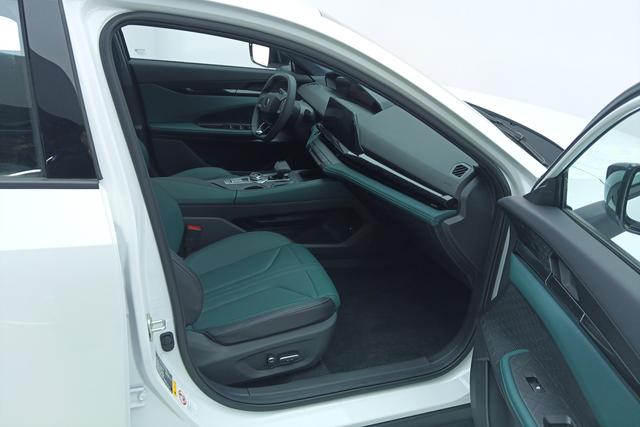 Chang'an UNI-V Smart iDD id 3785827 из Китая 17