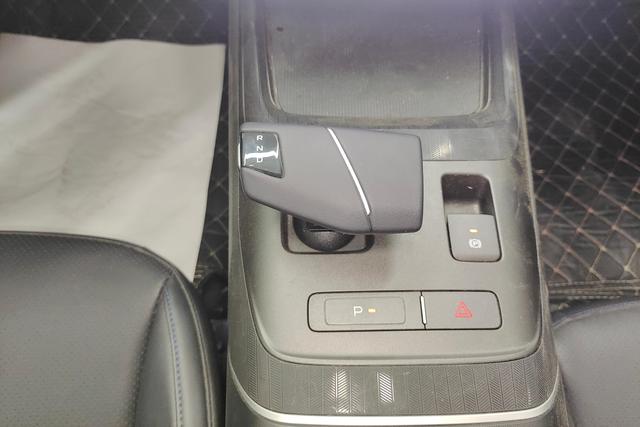 Chang'an Yidong 2025 Белый из Китая