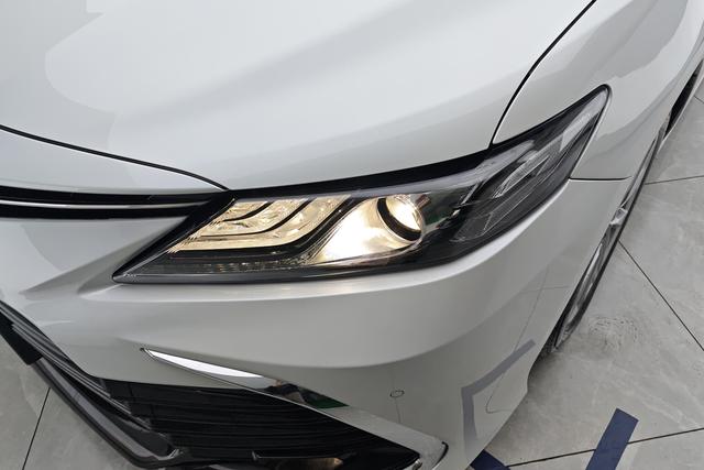 Toyota Camry 2021 — фото 4