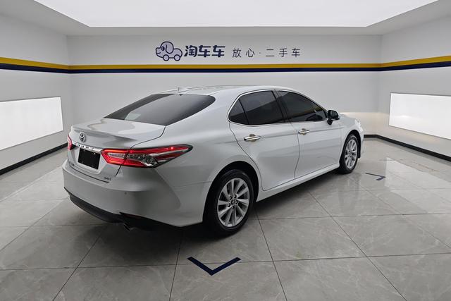 Toyota Camry 2021 — фото 3