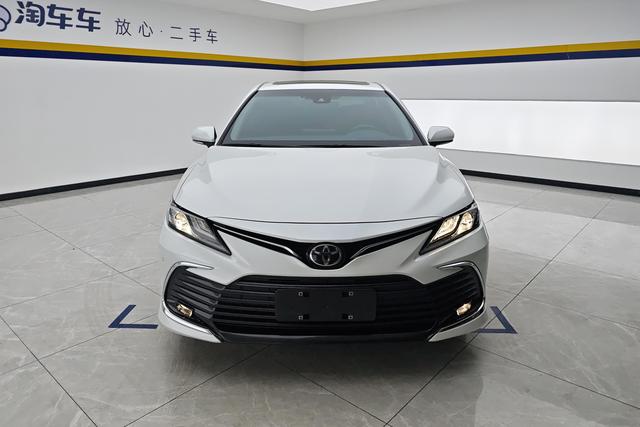 Toyota Camry 2021 — фото 2