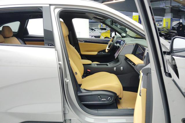 Geely Galaxy L7 2023 — фото 15