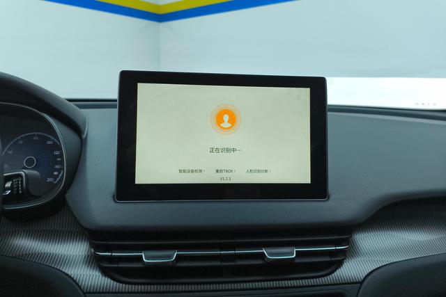 Red Flag Hongqi E-QM5 2021 — фото 10