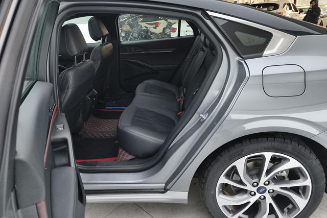 Ford Mondeo 2022 — фото 15