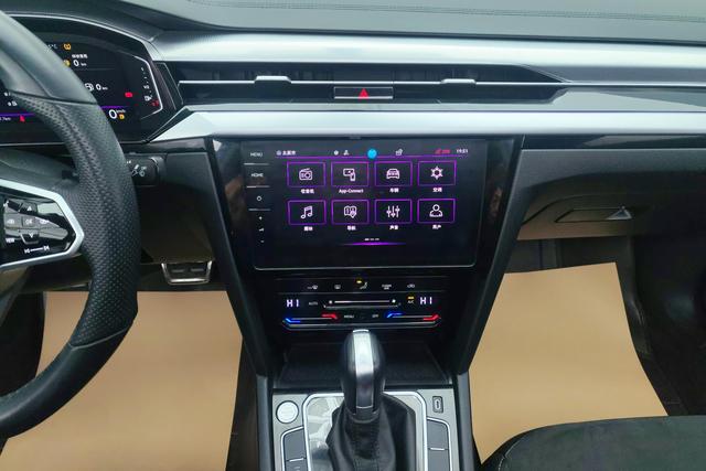 Volkswagen CC 2023 Белый из Китая, фото 3