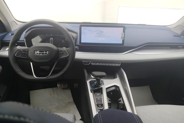 Geely Preface 2023 2.0 T Premium — фото 13