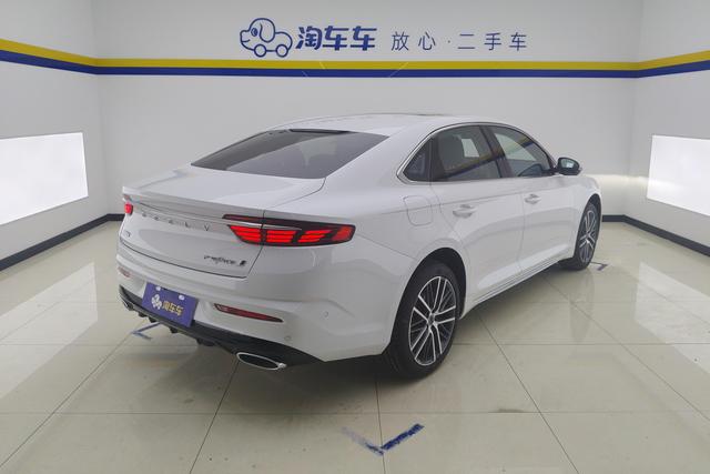 Geely Preface 2023 2.0 T Premium — фото 3
