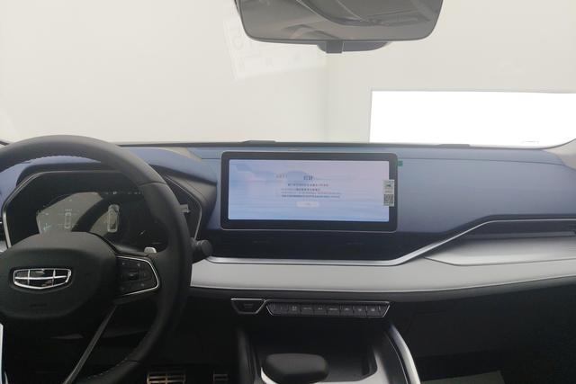 Geely Preface 2023 2.0 T Premium — фото 11