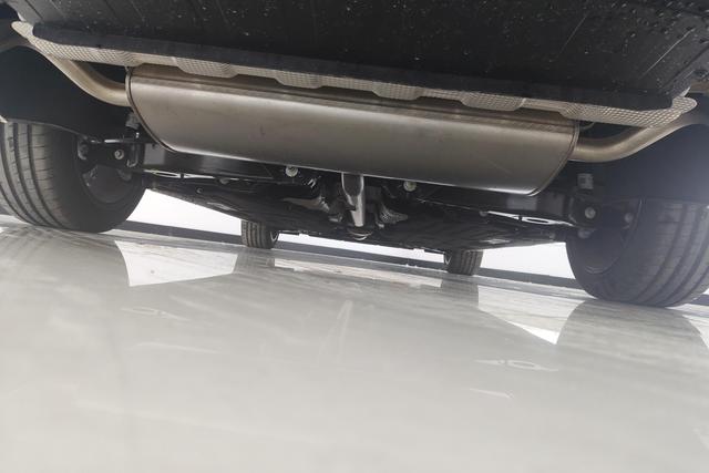 Geely Preface 2023 2.0 T Premium — фото 6