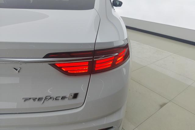 Geely Preface 2023 2.0 T Premium — фото 5