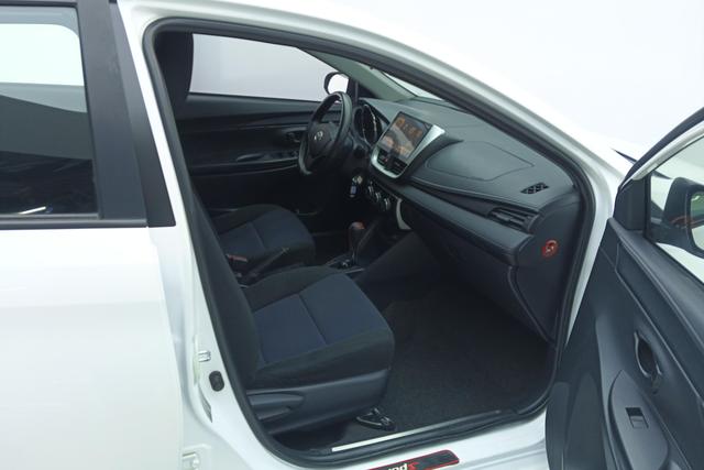 Toyota YARIS L 2017 1.5 E CVT — фото 9