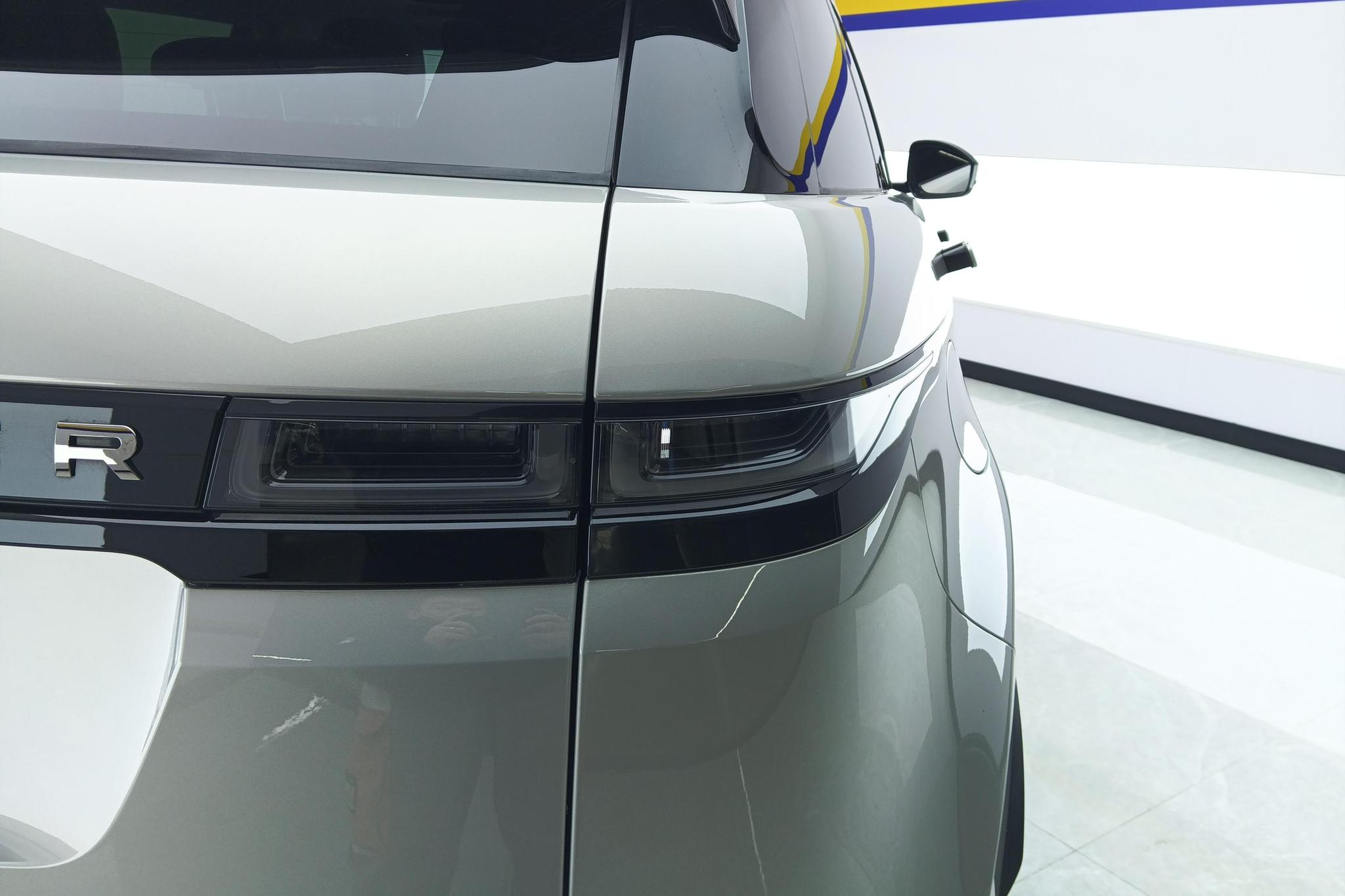 Land Rover Range Rover Evoque 2022 L 249PS R-Dynamic Luxury