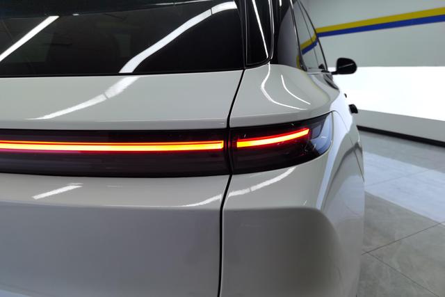 Ideal car Ideal L6 2024 Белый из Китая, фото 6