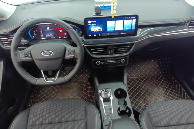 Ford Focus 2021 Eco Boost 180 AT — фото 14