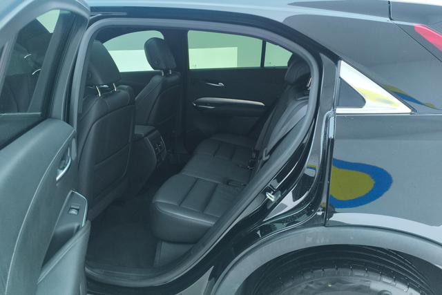 Cadillac XT4 2023 Черный из Китая