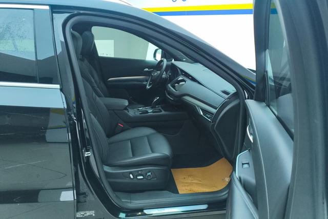 Cadillac XT4 2022 28 T 2 WDPremium — фото 11
