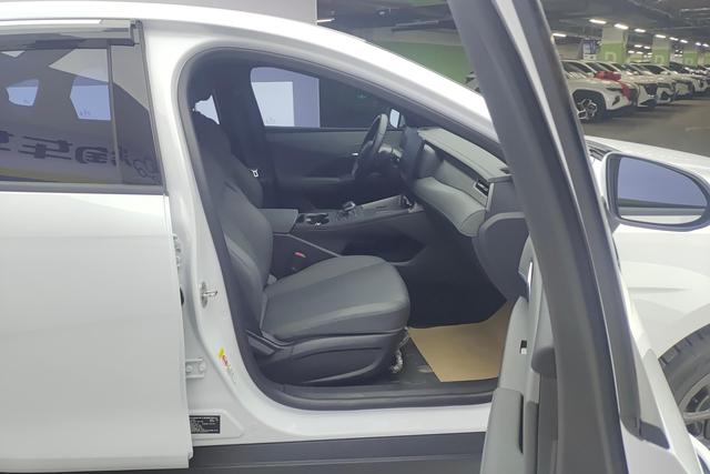 BYD Qin PLUS DM 2025 Белый из Китая, фото 4