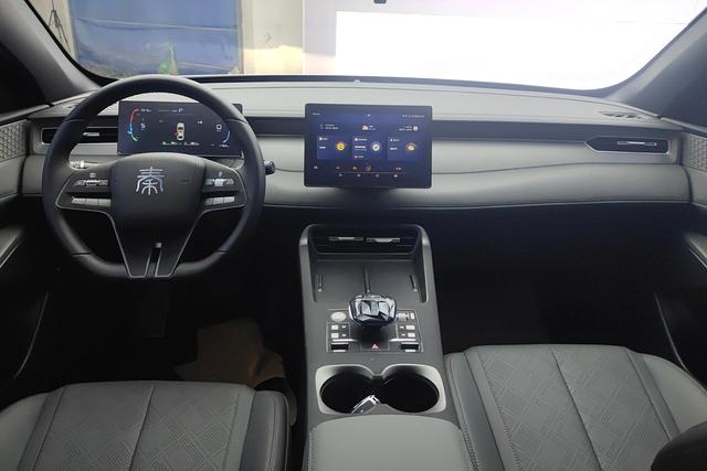 BYD Qin PLUS DM 2025 Белый из Китая, фото 5