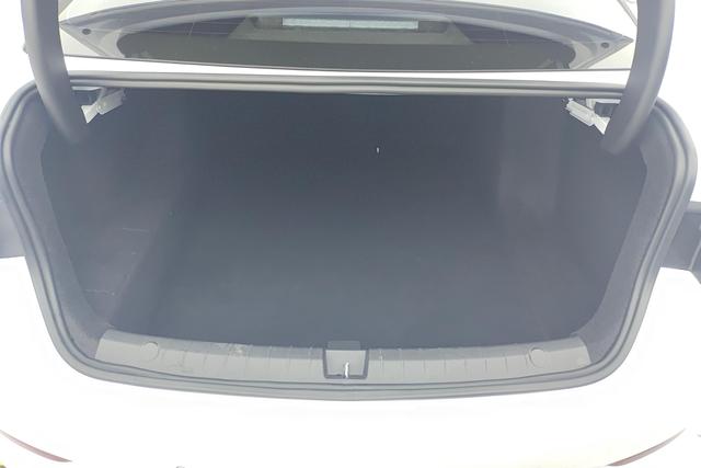 BYD Qin PLUS DM 2025 Белый из Китая, фото 6