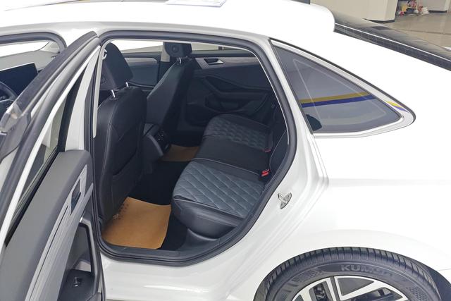 Volkswagen Sagitar 2024 300 TSI DSG — фото 16