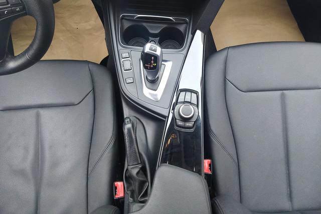 BMW 3 Series 2017 — фото 11
