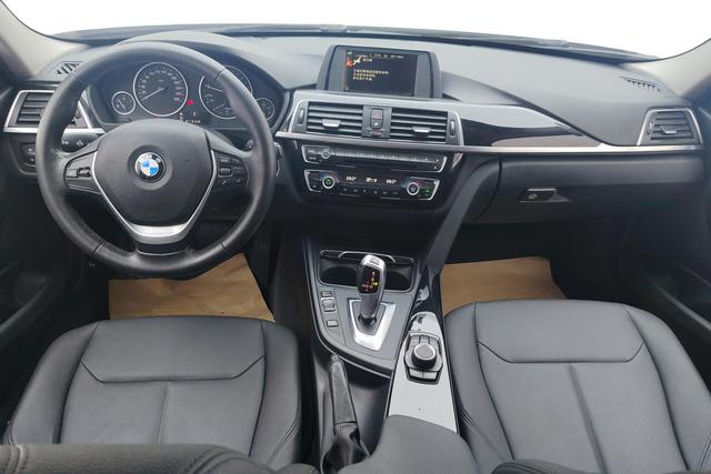 BMW 3 Series 2017 — фото 12