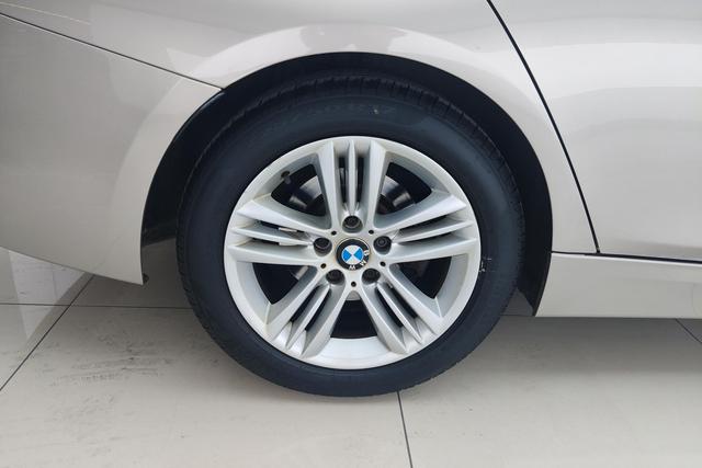 BMW 3 Series 2017 — фото 10