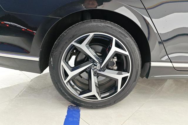 Volkswagen Magotan 2023 Черный из Китая, фото 5