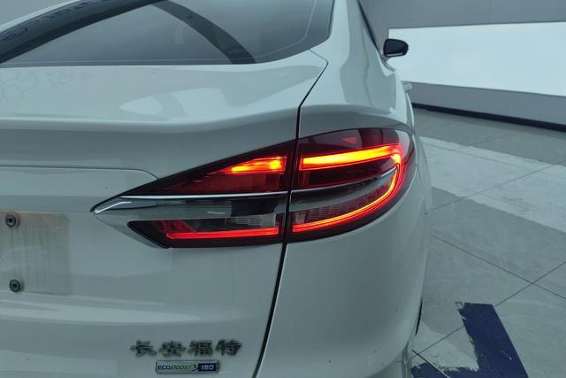 Ford Mondeo 2020 Eco Boost 180 — фото 5