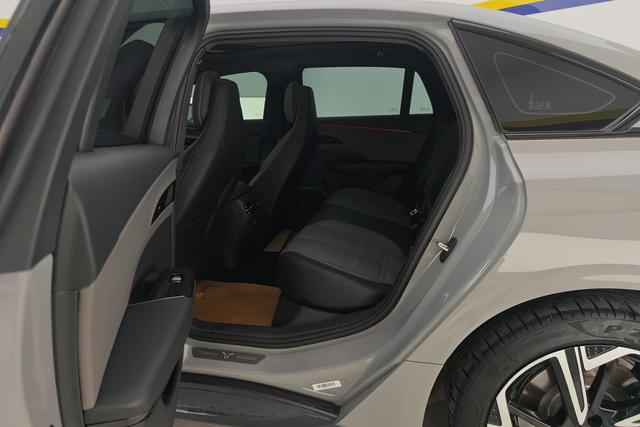 Red flag EH7 id 3785786 из Китая 12