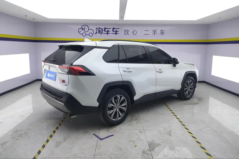 Toyota RAV4 — фото 3