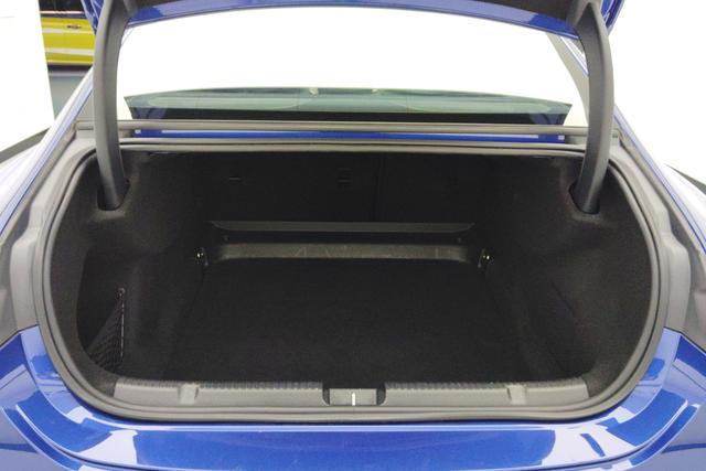 Mercedes-Benz EQE 2023 Синий из Китая